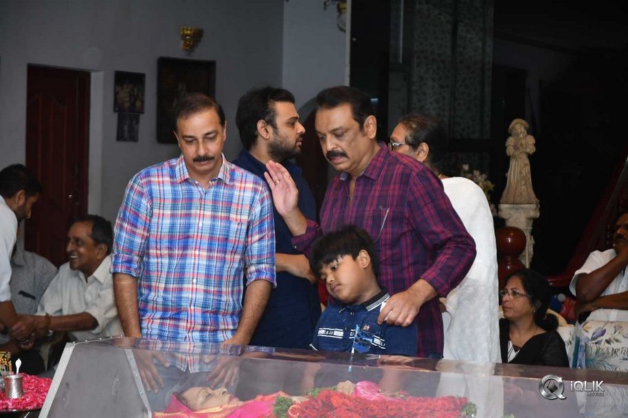 Celebrities-Pay-Homage-to-Vijaya-Nirmala-Garu